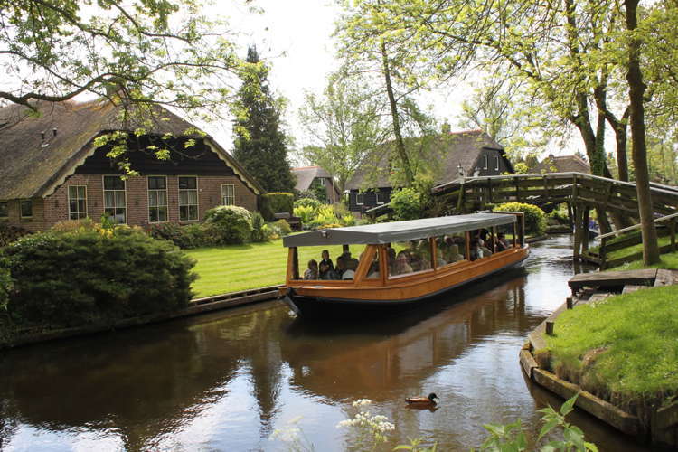 Beautiful Towns Giethoorn Boat