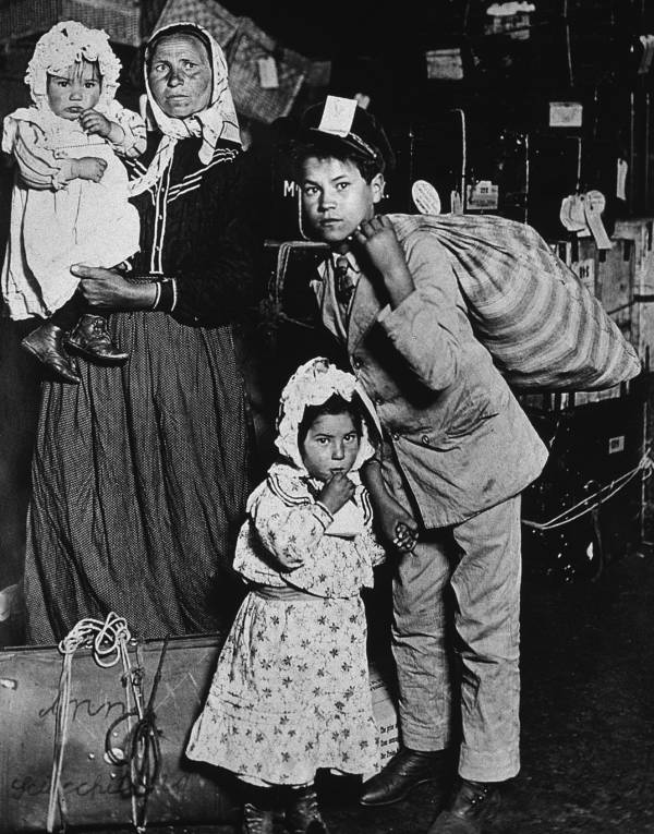 Ellis Island Immigrants Arrive In America