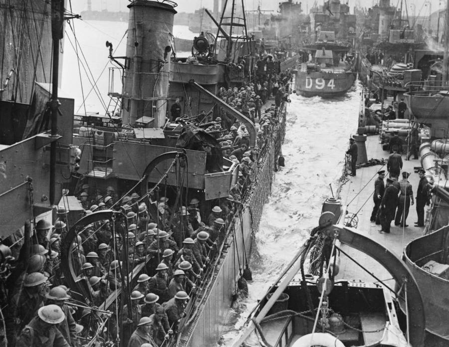 Boats Soldiers Crowded