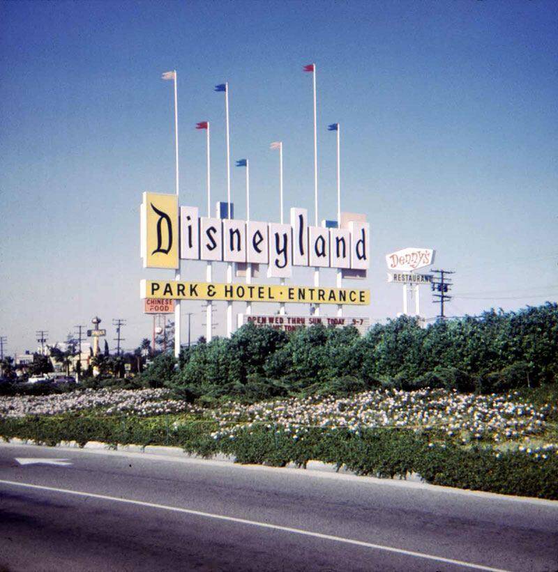 Disneyland Entrance Sign