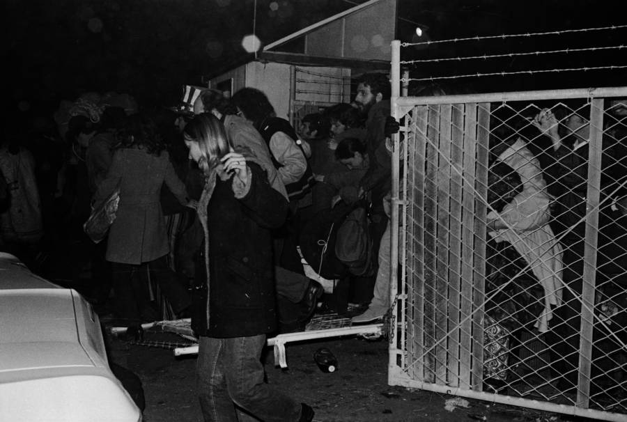 Crowded Chaos At Altamont Entrance