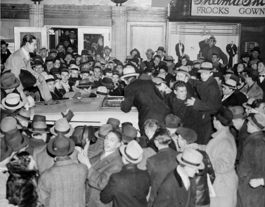 Crowd Waits For Marlene