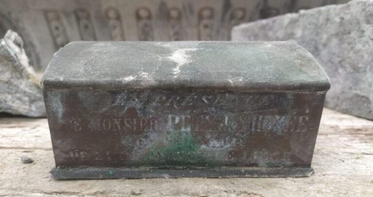 Box Containing Heart Of Pierre David