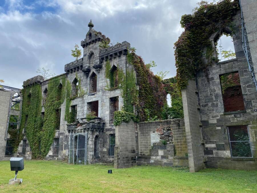 Roosevelt Smallpox Hospital Front