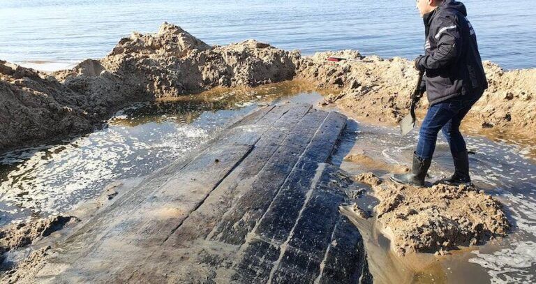 Digging Out Shipwreck