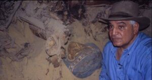 Zahi Hawass With Mummy