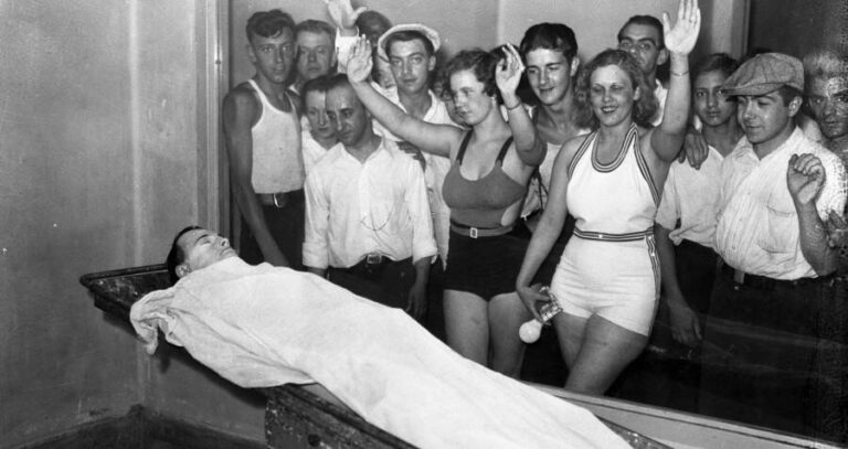 Crowd Viewing John Dillinger Body