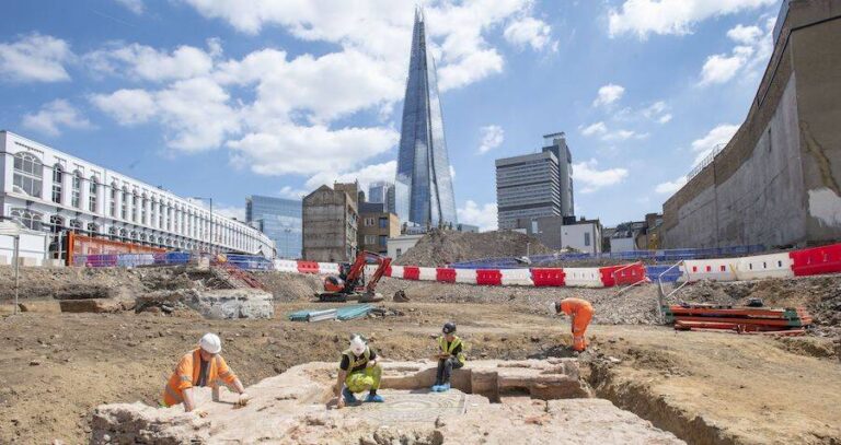 Roman Tomb Found In London