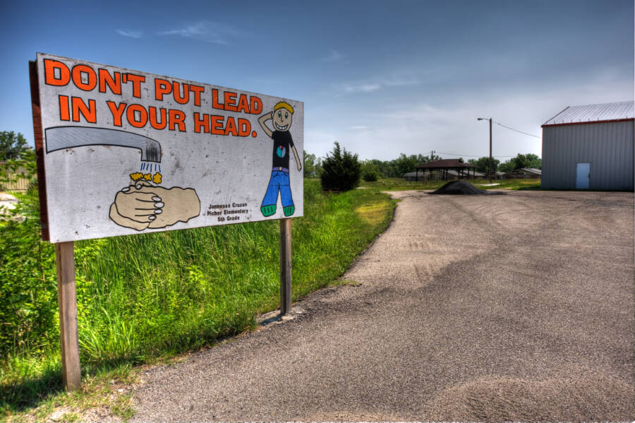 Don't Put Lead In Your Head Sign