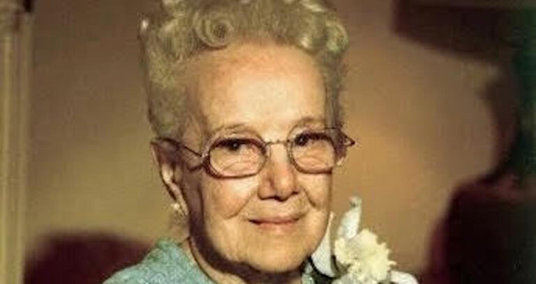 Sarah Knauss Featured